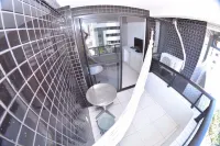 Apt 3 bedrooms + maid's quarters overlooking the sea