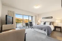 Alpine Village - Lakefront Studio Apartment