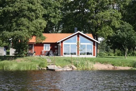 Beautiful cottage just a few meters from the lake Отели в г. Savsjo Municipality