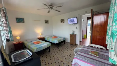 Studio Hibiscus 1 à 5mn à Pied des Plages à Gosier Hotels in 