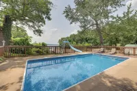 Lakefront Retreat | Hot Tub, Pool & Boat Dock - Swimmingpools