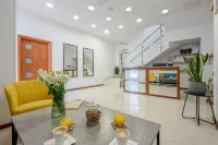 Yellow House with Private Parking Hotels in Kaštel Kambelovac