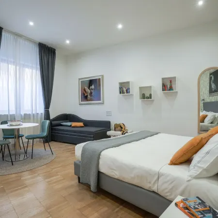 Monza City Rooms & Studios