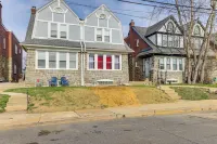 3 Mi to Penn: Pet-Friendly Townhome in Yeadon! - 2-Star