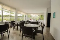 Ocean Blue Hotel - bar