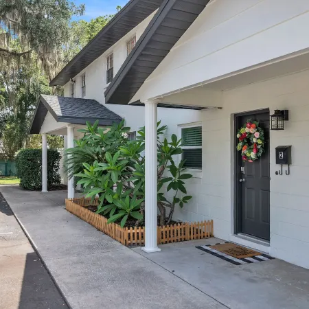 Be Our Guest - Cozy Townhome Near Downtown Ocala 2 Bedroom Townhouse