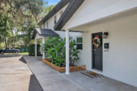 Be Our Guest - Cozy Townhome Near Downtown Ocala 2 Bedroom Townhouse