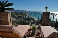 Welcome Inn Nerja Guest House Luxury Bed & Breakfast - Pensions