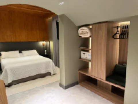 Mogano Premium Hotel - Eletroposto