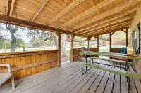 'Cabana Luna' Cabin w/ Deck, Swing & Fire Pit! - Homestays