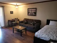 Pinedale Inn - Pools