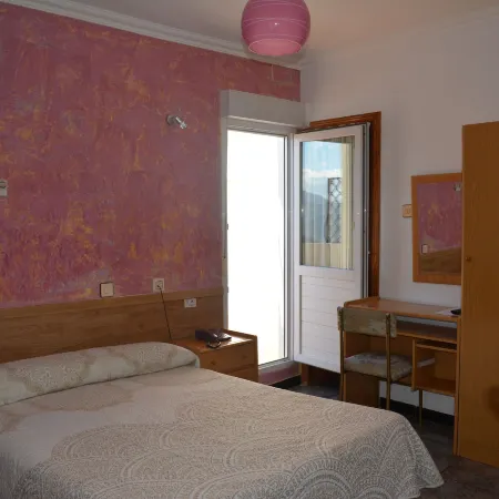 Hostal Manolete Отели в г. Ланхарон