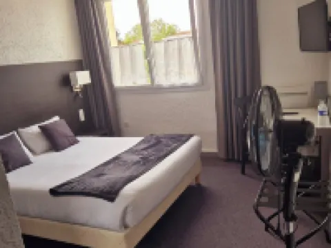 Cit'Hôtel le Quai 9 Hotels in Challans