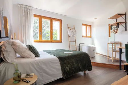 Hotel Restaurant les Glycines Отели в г. Бриуд