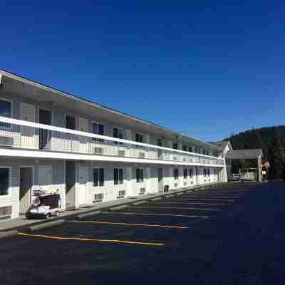 Super 8 by Wyndham Clearwater BC Hotel Exterior