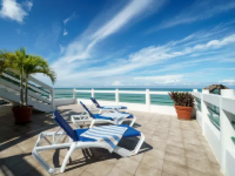 Beach House Condos, Negril โรงแรมในเนกริล