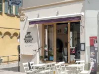 FAHR AWAY • Weinbar & Hotel Hotels in Volkach