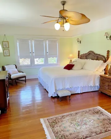 Lady Geneva Bed & Breakfast