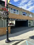 August Jack Inn - parking