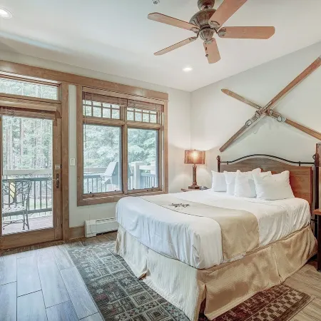 Luxury 1-Bedroom Ski-in Out Condo with Slopeside Heated Pool, No Cleaning Fee 1 Condo by Redawning