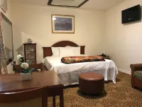 Waterbury Big Apple Motel - Motels