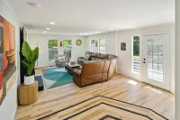 Urban Farmhouse with A Modernism Twist! 4 Bedroom Home by RedAwning