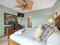 Lake Front Keowee Condo W/ Balcony & Resort Amenities! 2 Bedroom Condo by RedAwning - Parvekkeita