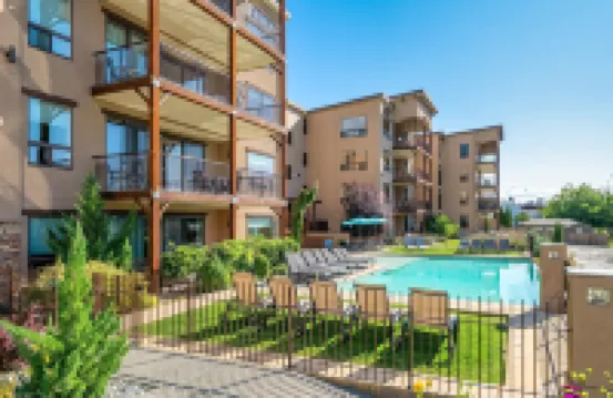 Marina's Edge Condo Walk to Restaurants, Wineries by RedAwning