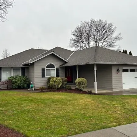 Beautifully Renovated Sleeps up to 8 in East Medford