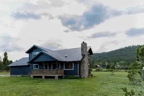 Whispering Hollow Lodge on Greer Main St! - WiFi