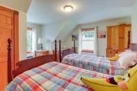 Upper Valley Retreat on 15 Acres Near Dartmouth - Parking