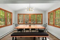 Hot Tub and Outdoor Grill with Scenic Deck - Charming Retreat Hotels in Ganges Township