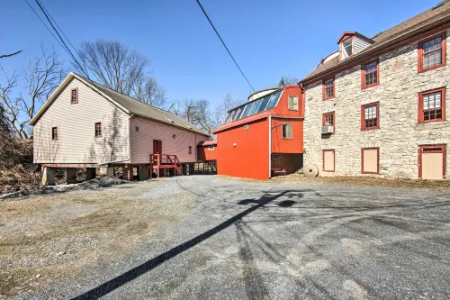 Creek Access & Deck: Runningwater Lancaster Gem - parking