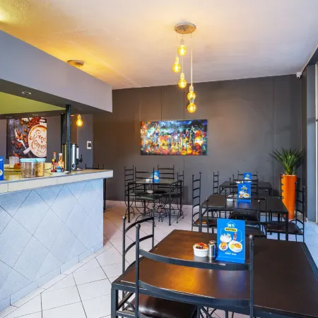 N1 Hotel Samora Machel Harare Отели в г. Хараре