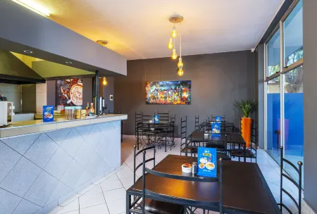 N1 Hotel Samora Machel Harare Отели в г. Хараре