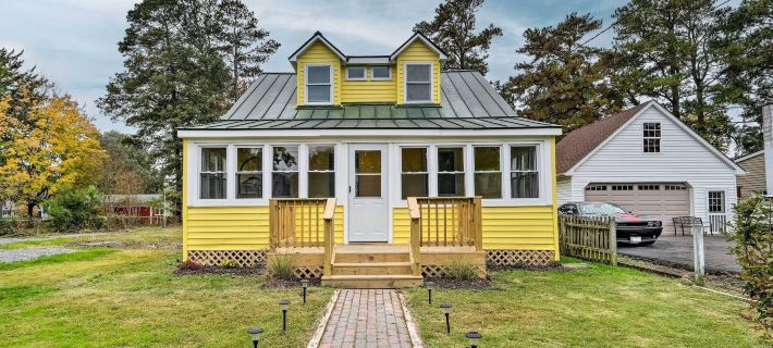 Updated North Beach Cottage Pet Friendly! Hotels in Anne Arundel County