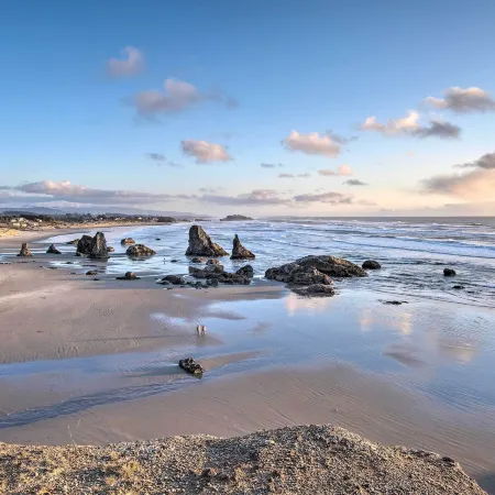 Spacious Bandon Getaway - 2 Blocks to Ocean!