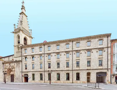 NH Collection Palacio Burgos Отели рядом с достопримечательностью «Civic Center Library "Vista Alegre"»