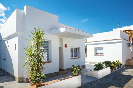 Apartamentos Turísticos Cúllar Vega Отели рядом с достопримечательностью «Terminal 1 of Granada Airport»