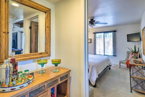 Traditional-Style Adobe Casita - Walk to Dtwn - Condos