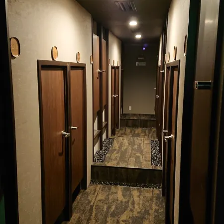 Hotel Cabin Style – Caters to Men
