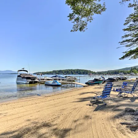 Lake Getaway Walk Across Street to Private Beach!