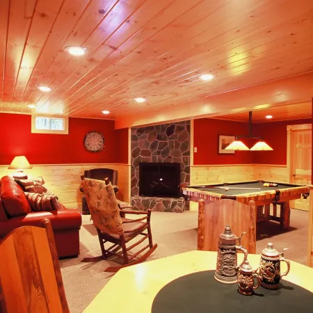 Upscale Fryeburg Cabin Hot Tub and Billiards Table!