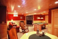 Upscale Fryeburg Cabin Hot Tub and Billiards Table! - Wifi