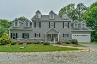 5 BR Lakefront Getaway + Fire Pit + Lake Views