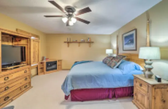 Mtn-View Cabin w/ Deck, 2 Mi to Beech Mtn Slopes!