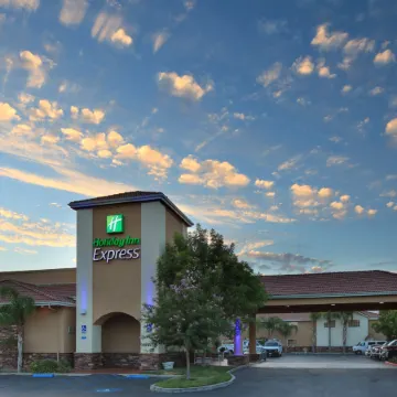 Holiday Inn Express OAKDALE by IHG