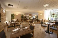 Logis Hotel Restaurant Spa les Oliviers - breakfast