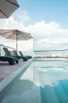 โรงแรม B10 Distinctive - สระว่ายน้ำแบบอินฟินิตี้