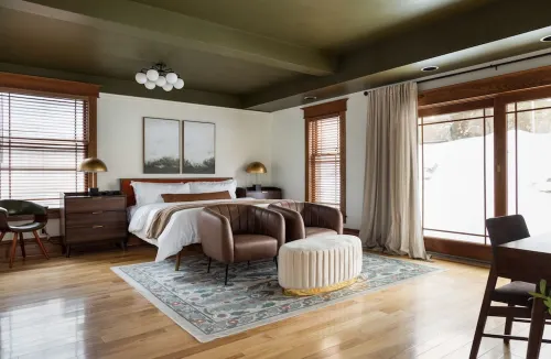 Orange Cadillac - Stunning 6 Br/3 BA 11 Beds Home